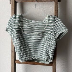 HOLLISTER - green and white crochet top size L